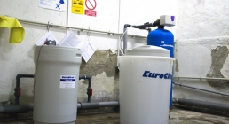 Dávkovač chemií a změkčení vody AquaSoftener
