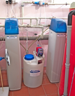 Změkčení vody AquaSoftener a dávkování chemií