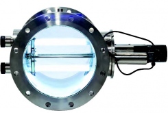 Pohled dovnitř vertikálního UV reaktoru